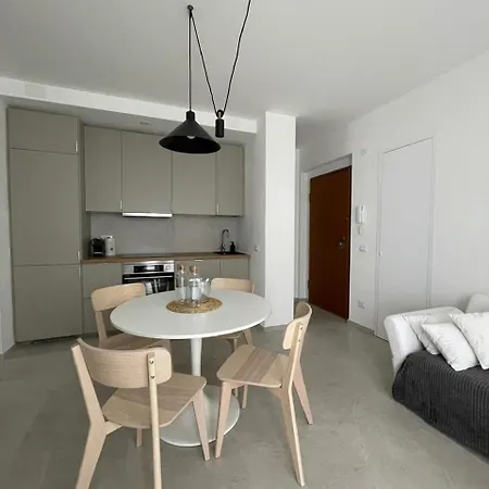 Short Cisanello アパート